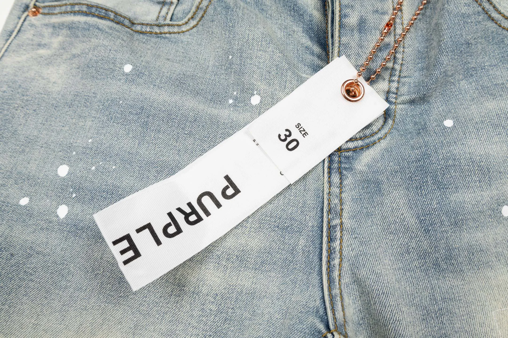 150 PURPLE BRAND 26New Arrival Washed jeans with splashes of ink, ripped holes, cut patches, truly restoring the ultimate Vintage texture, three-dimensional version, loose and comfortable, not picky about the figure, tall and slim, factory-made, original quality control, same style for men and women, can be paired with Versatile, must-have jeans for all seasons, fashionable people have been disappointed. From the quality selection of fabrics, the tailoring of details, and the matching of patterns, they are all impeccable! The upper body is so handsome when worn...it can be easily worn by men, women and children! The craftsmanship is made of heavy-duty washed pure cotton denim fabric. After washing, it is soft and thick. It is very stylish when worn on the body. Color: Blue Style number: # Size: 28 30 32 34 36
